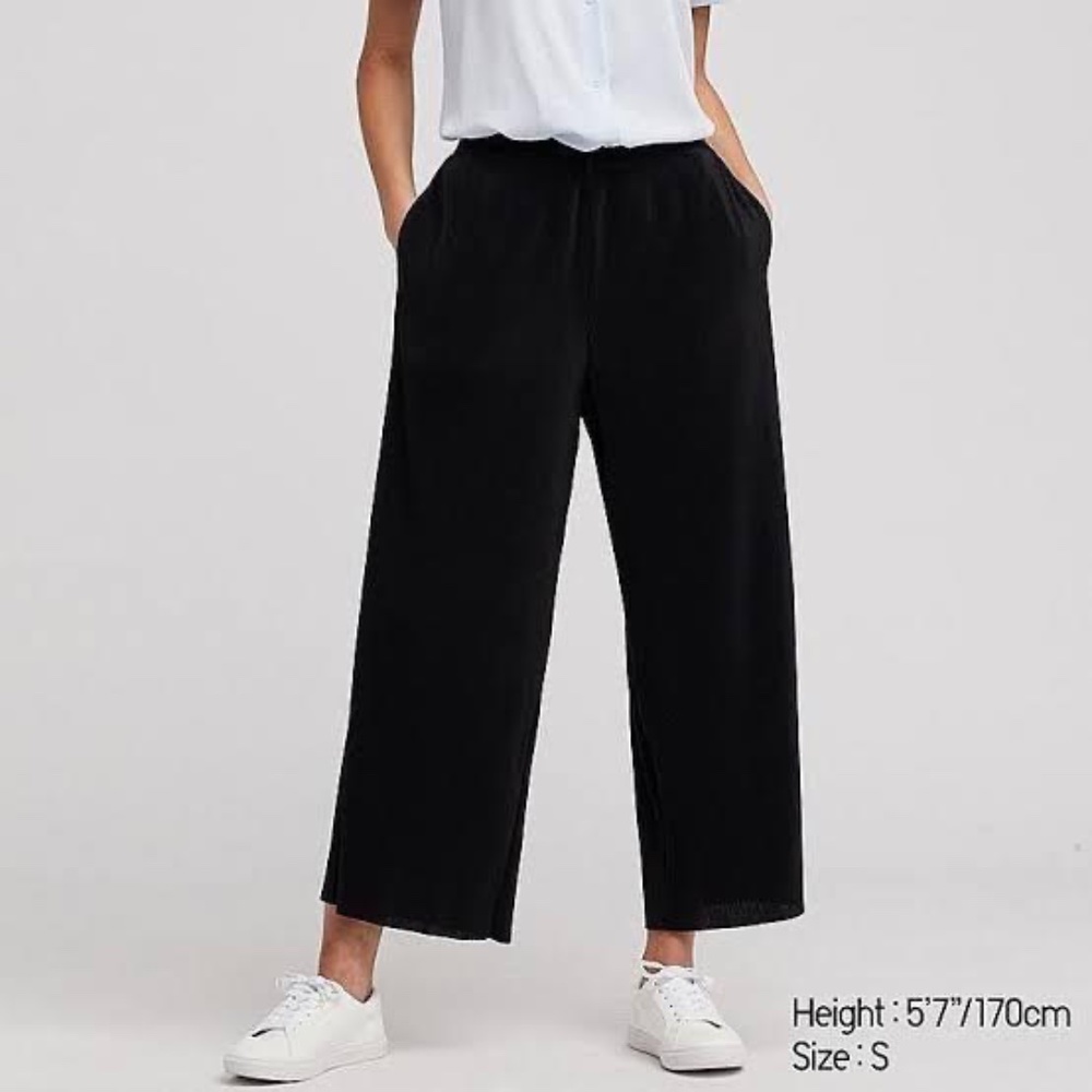 Uniqlo Black Pleated Pants With Pockets